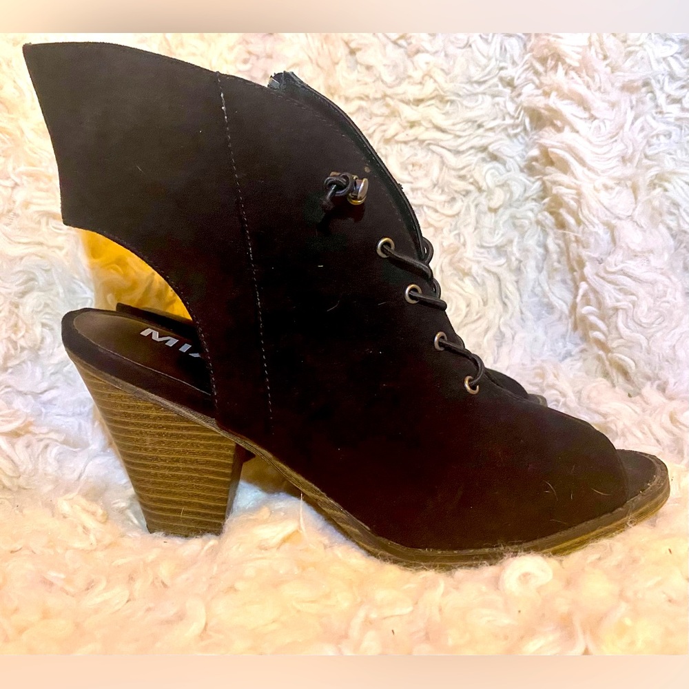 MIA Raven open toe lace up heeled bootie size 8